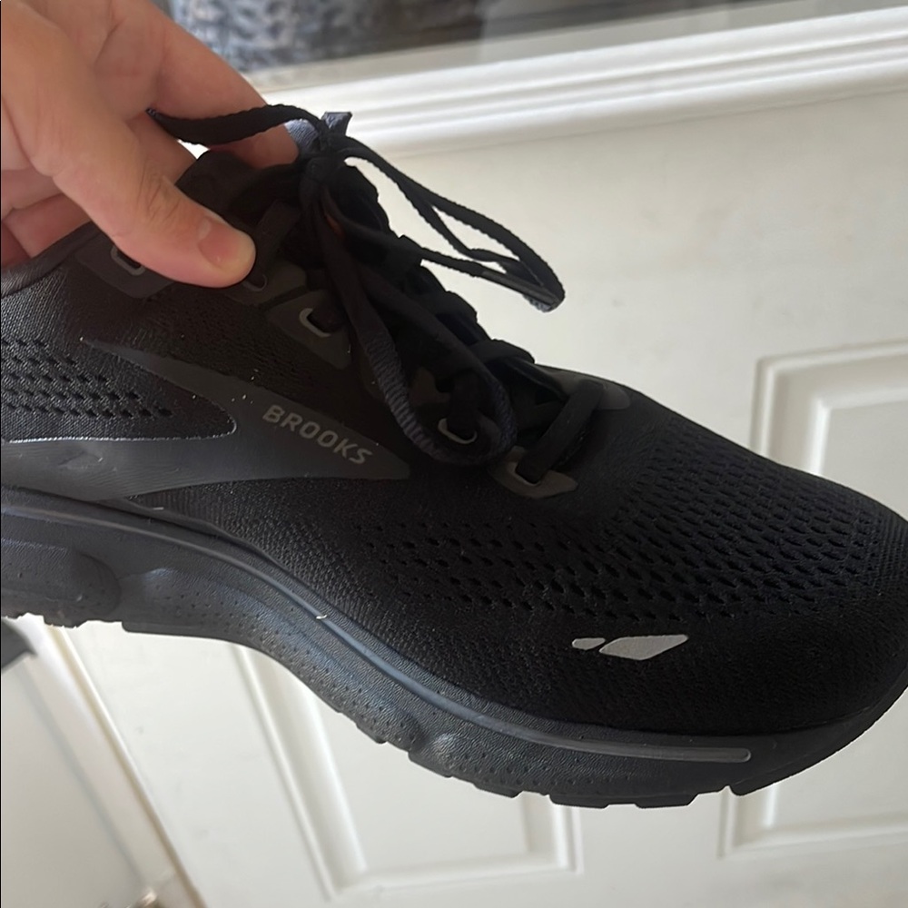 Brooks Men's Black Athletic Shoes